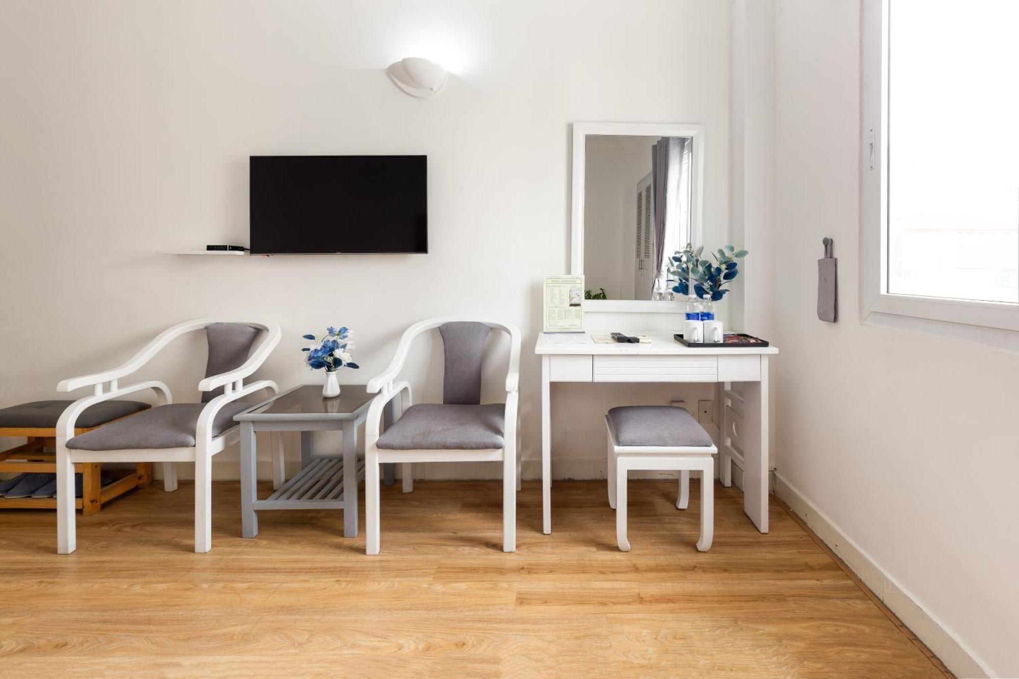 Premium Lumiere Khách sạn 3*